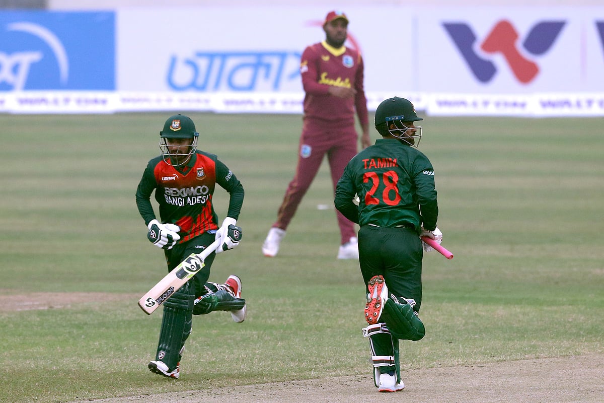 ওপেনিং জুটিতে ধীর–স্থির শুরু করেছিলেন তামিম–লিটন