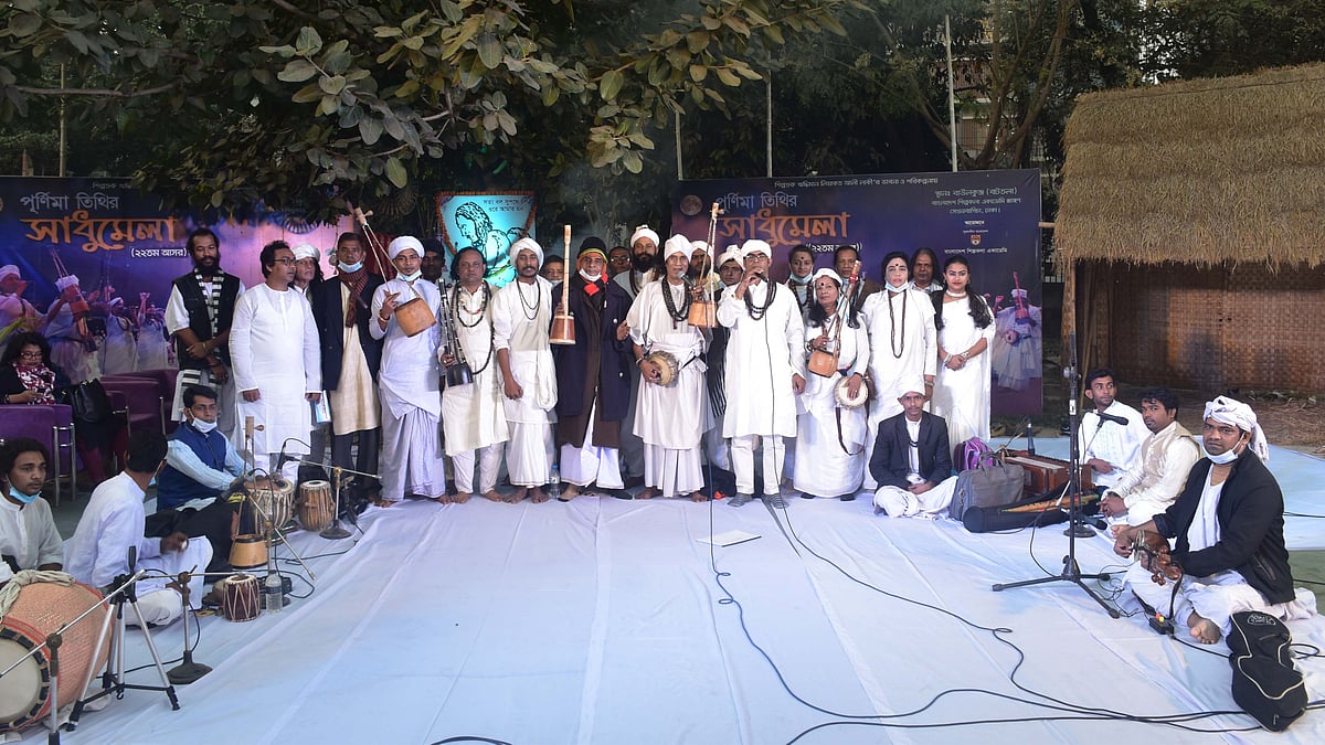 লালন সাঁইয়ের অমিয় বাণীর সুরে জমে উঠল একাডেমির উন্মুক্ত প্রাঙ্গণ