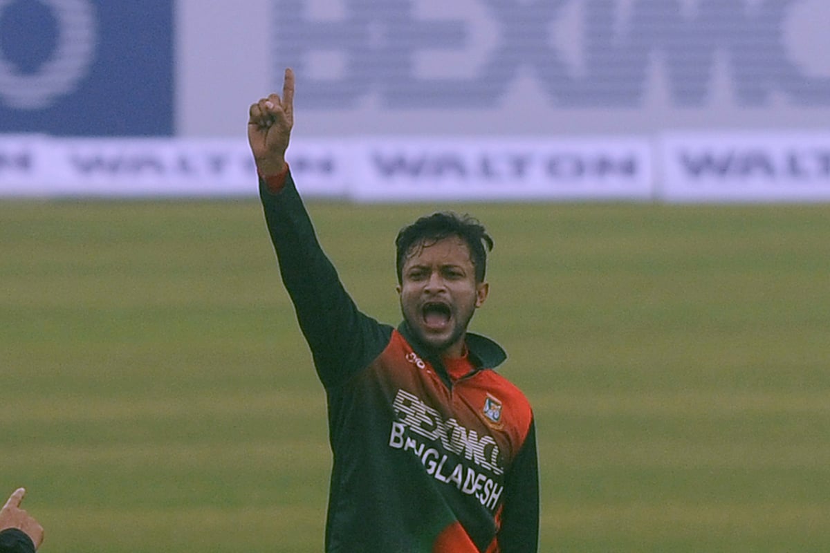 আন্তর্জাতিক ক্রিকেটে প্রত্যাবর্তনে ৪ উইকেট নিয়েছেন সাকিব আল হাসান।