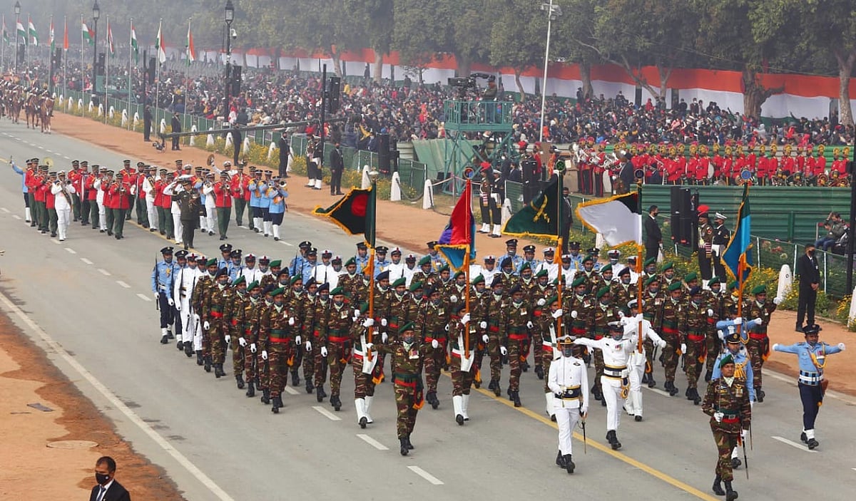 ভারতের প্রজাতন্ত্র দিবস প্যারেডে প্রথমবারের মতো অংশগ্রহণ করে বাংলাদেশের সেনা, নৌ ও বিমানবাহিনীর সমন্বিত কন্টিনজেন্ট