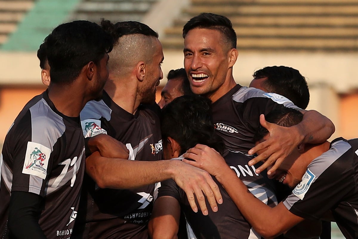 প্রথমেই গোল করে দলকে এগিয়ে দেন রাউল বেসেরা।