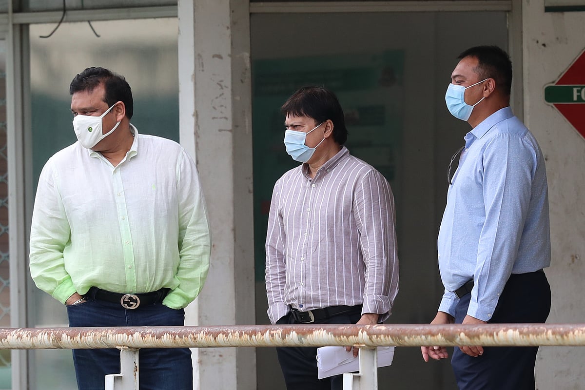 সাবেক অধিনায়কদের মধ্যে আকরাম খান ও মিনহাজুল আবেদীন গেছেন বিসিবি সভাপতির বাসায়।