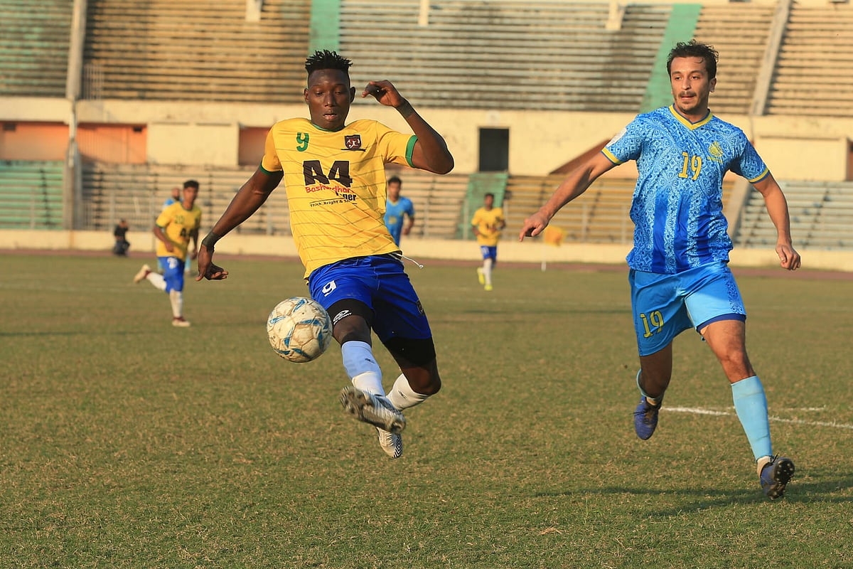 আবাহনীর বিপক্ষে ম্যাচে শেখ জামালের ওমর জোবে।