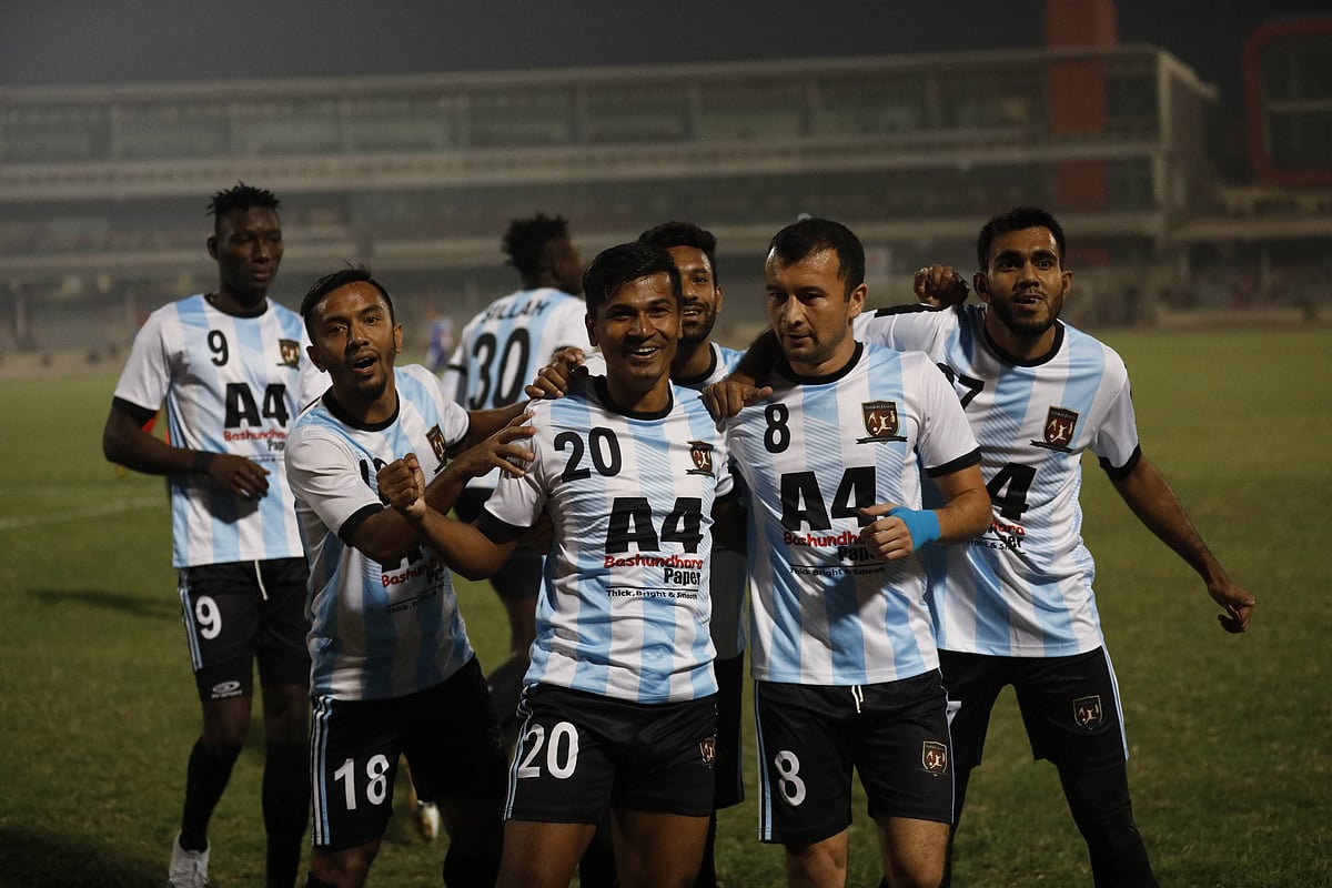 পিছিয়ে থেকেও ড্র নিয়ে মাঠ ছাড়ার স্বস্তি পেয়েছেন শেখ জামালের খেলোয়াড়েরা