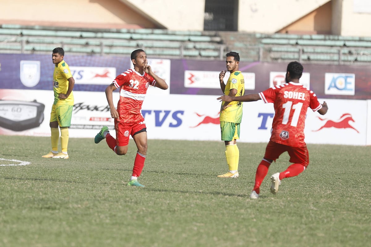 মাহাদুদ হোসেন চমকে দিয়েছেন সবাইকে।