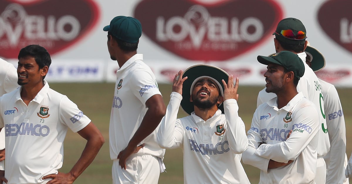 সকাল থেকে উইকেট ফেলতে না পারার হতাশা ফুটে উঠল বাংলাদেশ অধিনায়ক মুমিনুল হকের চোখেমুখে