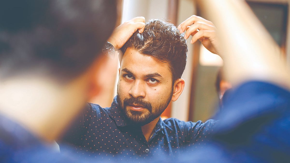 অপুষ্টি এবং কখনো কোনো রোগের কারণে চুল পড়ার হার হঠাৎ বেড়ে যেতে পারে। এ নিয়ে দুশ্চিন্তা না করে সঠিক চিকিৎসা নিন। প্রতীকী ছবিতে মডেল হয়েছেন নিরব।