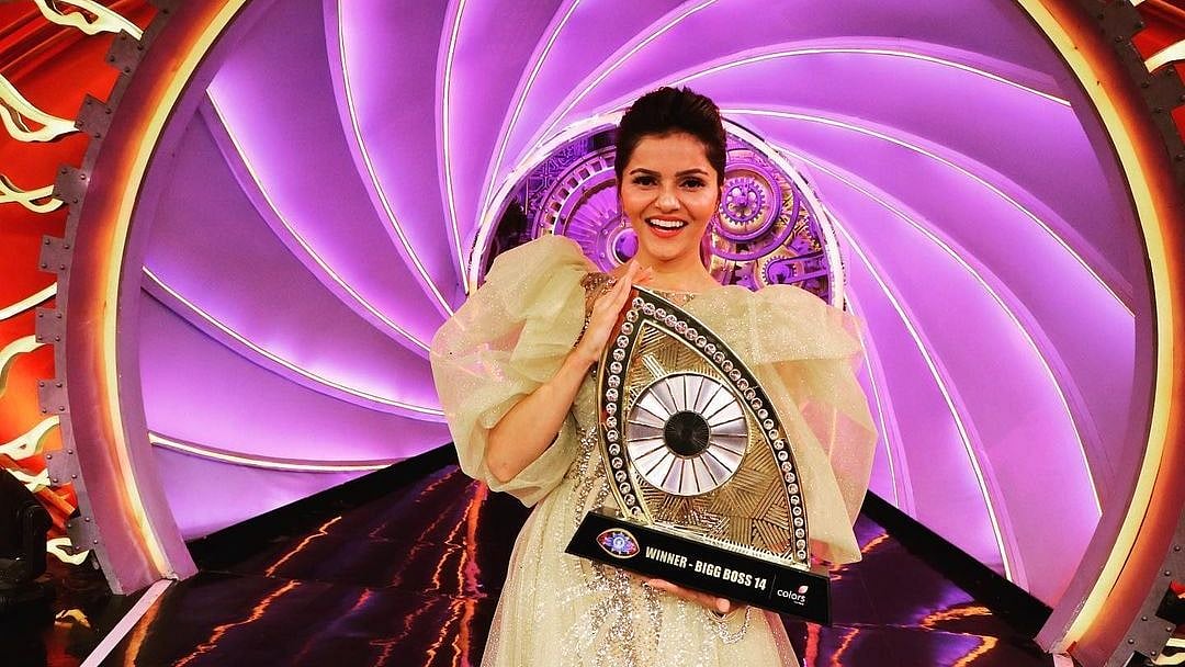 ট্রফি হাতে রুবিনা