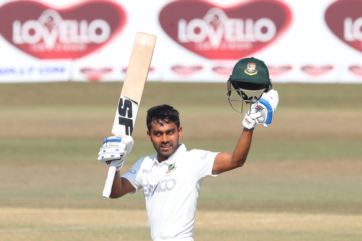 মেহেদী হাসান মিরাজ দারুণ সেঞ্চুরি করেছেন আজ চট্টগ্রামে।