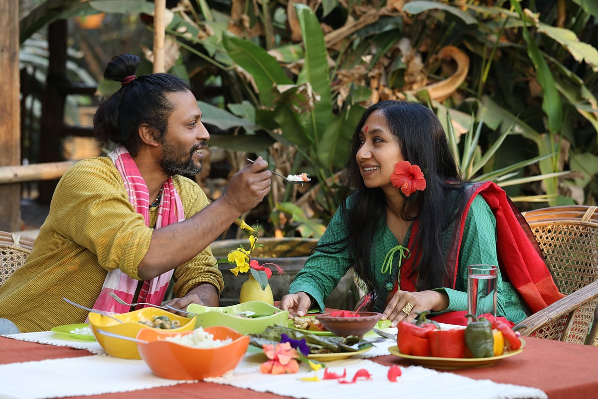 প্রিয়সঙ্গ উপভোগের জন্য পরিবেশ ও আয়োজন প্রয়োজন। যেমন দেখা যাচ্ছে সংগীতশিল্পী কনক আদিত্য ও ডিজাইনার ইশরাত জাহান দম্পতির বেলায়।