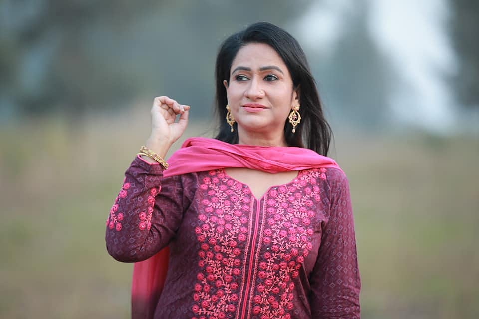অভিনেত্রী মনিরা মিঠু