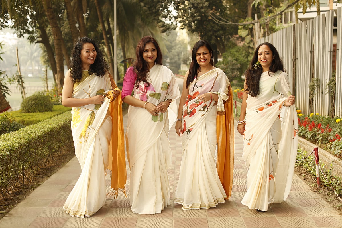 হ্যান্ড পেইন্টিং করা শাড়ি