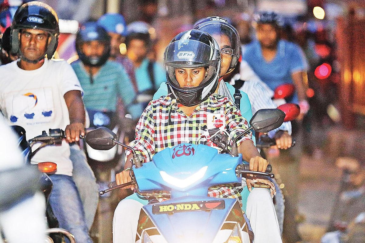 যানজটের শহর ঢাকায় রাইড শেয়ারিং অনেকের জন্য ভরসার জায়গা