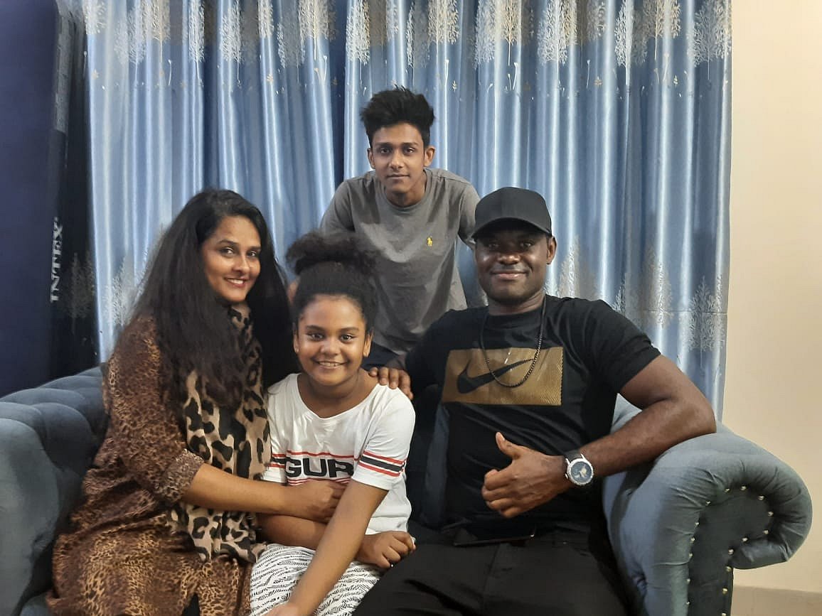 এলিটা কিংসলি এখন বাংলাদেশের নাগরিক। কিন্তু হাতে পাননি পাসপোর্ট।