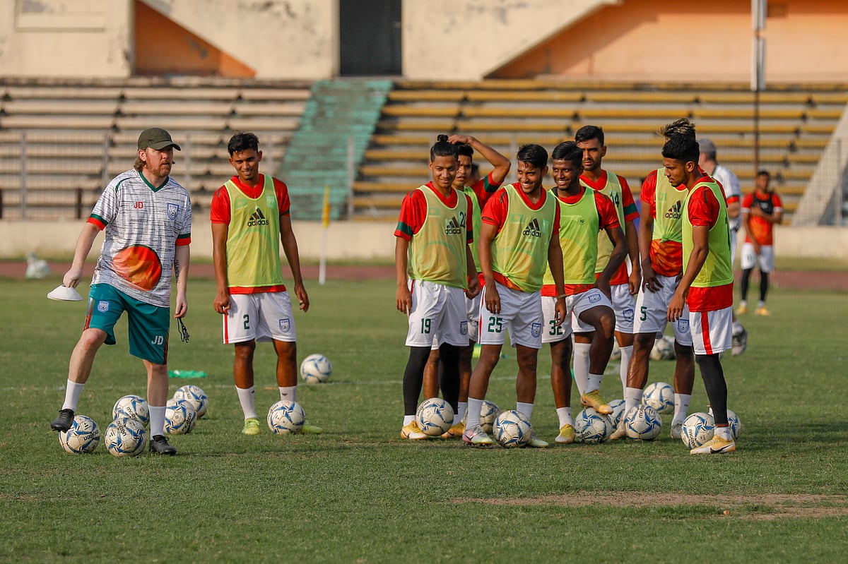 কোচ বলেছেন শিরোপা না হলেও চলবে, খেলোয়াড়েরা বলছেন অন্য কথা