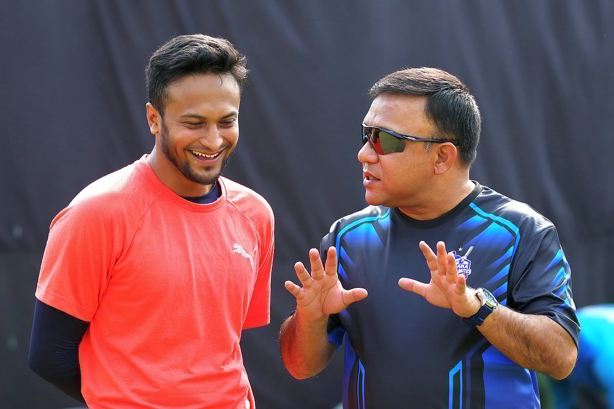 সাকিব আল হাসান ও খালেদ মাহমুদ