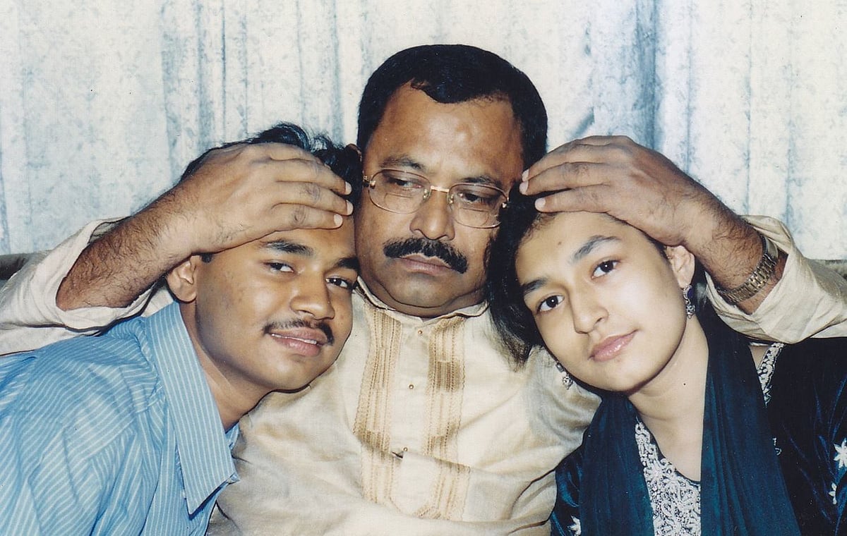 ছেলে মারুফ ও মেয়ে মিমের সঙ্গে বরেণ্য পরিচালক বাবা কাজী হায়াত