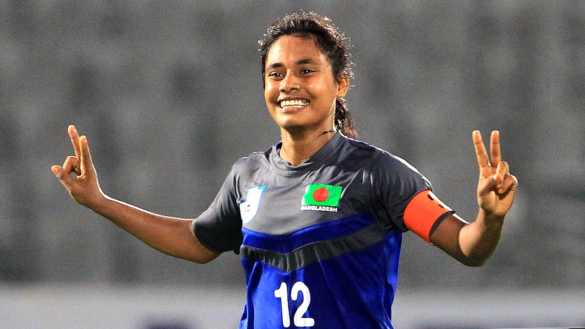 করোনায় আক্রান্ত নারী ফুটবলার কৃষ্ণা রানী সরকার।