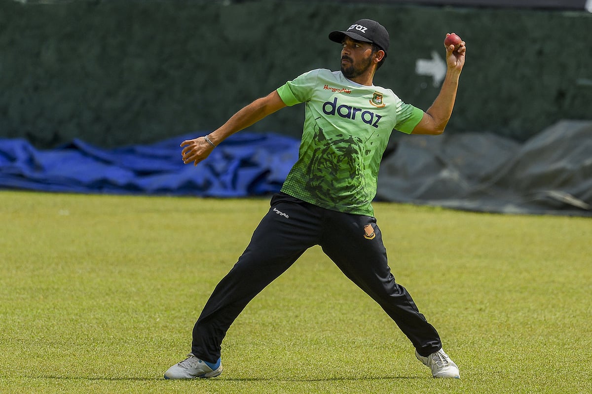 পাল্লেকেলে টেস্টে টসে জিতেছে বাংলাদেশ।