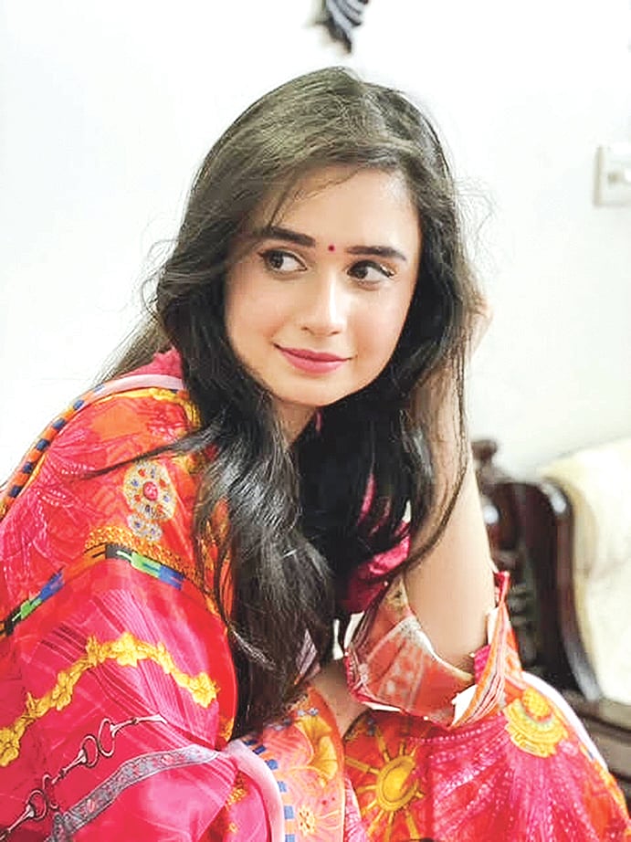 এবার ঈদে সারাদিন বাড়িতেই থাকবেন ঐশী, তাই সাজ হবে হালকা