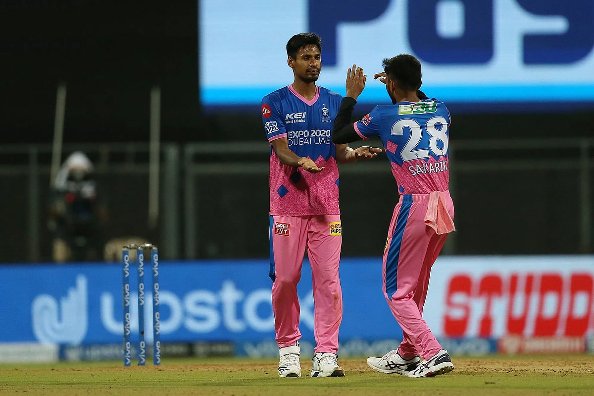 ২২ রানে ১ উইকেট পেয়েছেন মোস্তাফিজ।