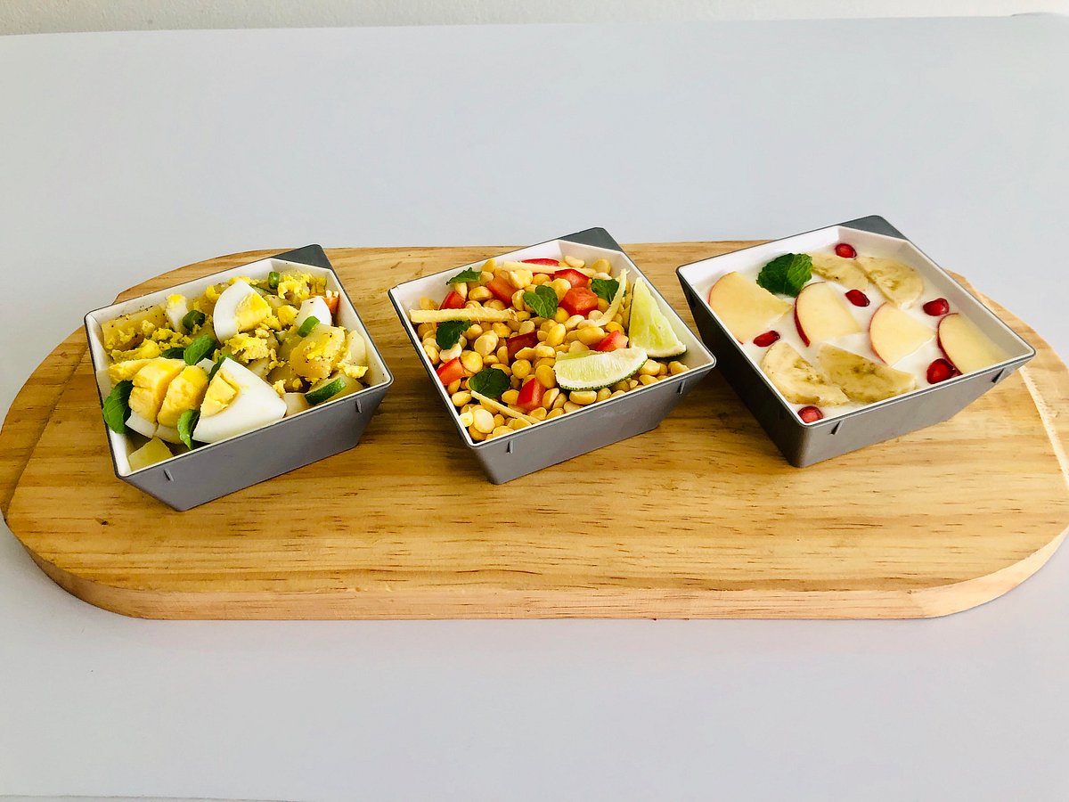 ইফতারের ঝটপট নানা পদ।