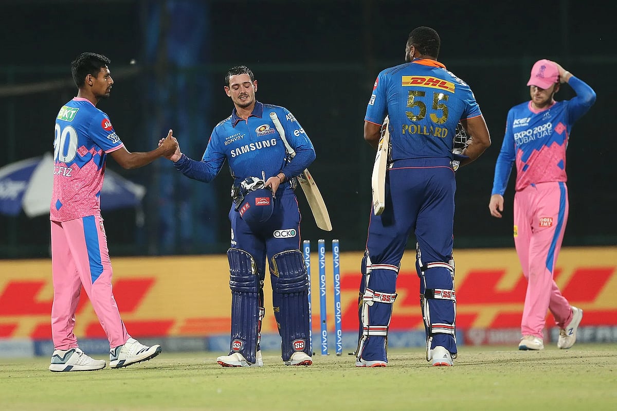 ডি ককের সামনে অসহায় ছিলেন মোস্তাফিজরা।