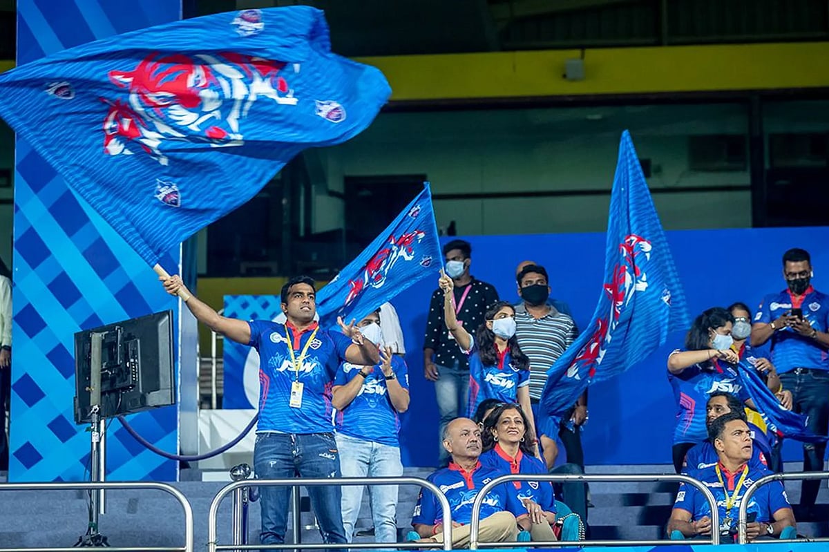 বেশ ঢাকঢোল পিটিয়েই হচ্ছে আইপিএল।