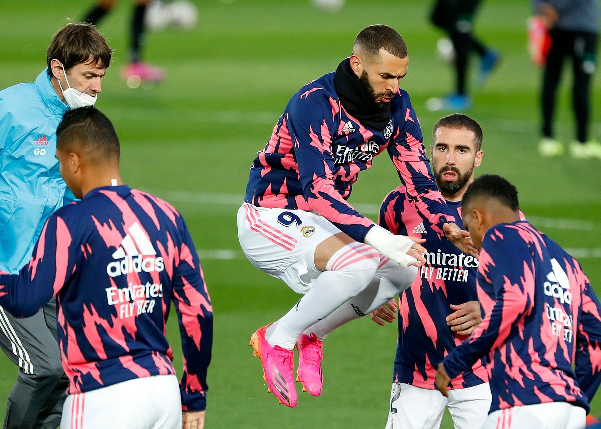 আজ চ্যাম্পিয়নস লিগে মাঠে নামছে রিয়াল মাদ্রিদ।