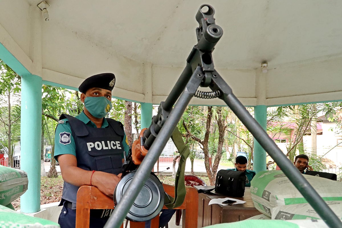 সিলেটের সব থানায় বিশেষ নিরাপত্তা চৌকি স্থাপন করা হয়েছে। ছবিটি আজ বৃহস্পতিবার বিকেলে কোতোয়ালি থানা থেকে তোলা