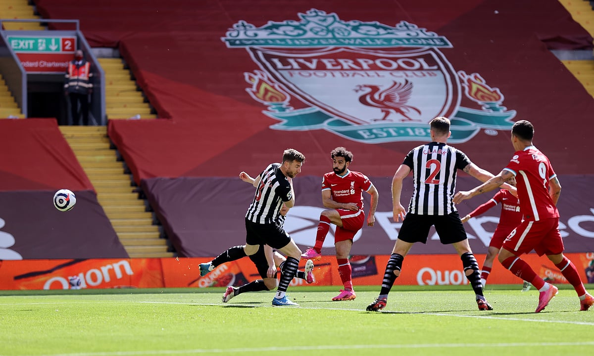 এভাবেই ফাঁকা মাঠে খেলে যাচ্ছে ক্লাবগুলো।