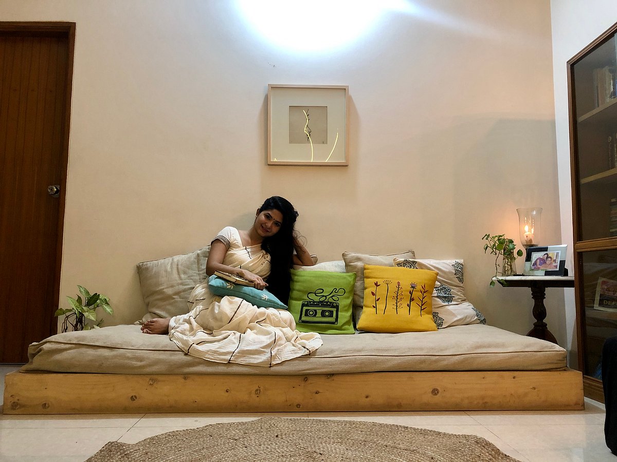 অভিনেত্রী স্পর্শিয়ার বাড়িতেও আছে মেঝের কাছাকাছি বসার ব্যবস্থা