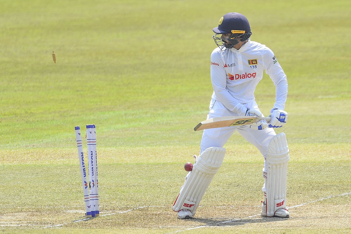 বোকা বনেই আউট ধনঞ্জয়া ডি সিলভা