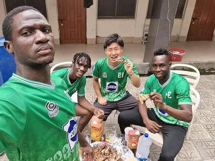 ঈদের সকালে মোহামেডানের বিদেশিদের বারবিকিউ পার্টি।