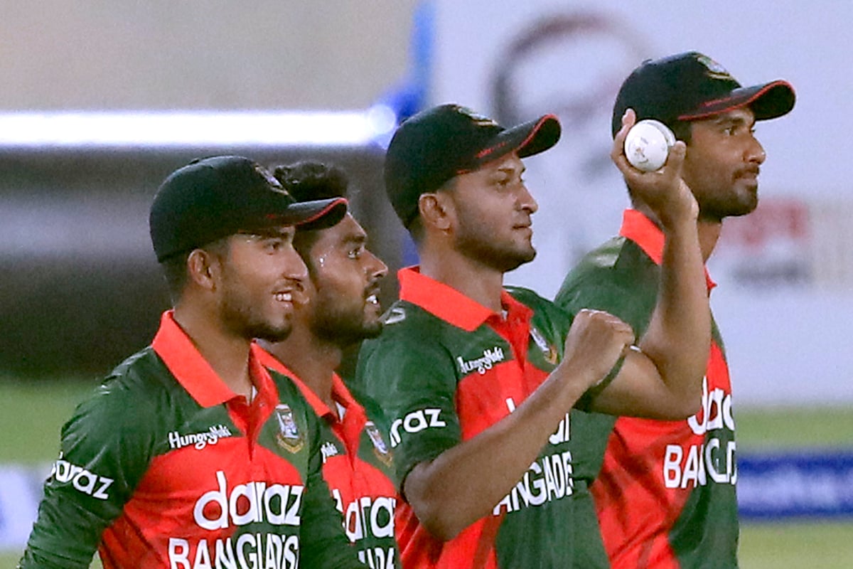 বেতন বাড়ছে সাকিবদের।