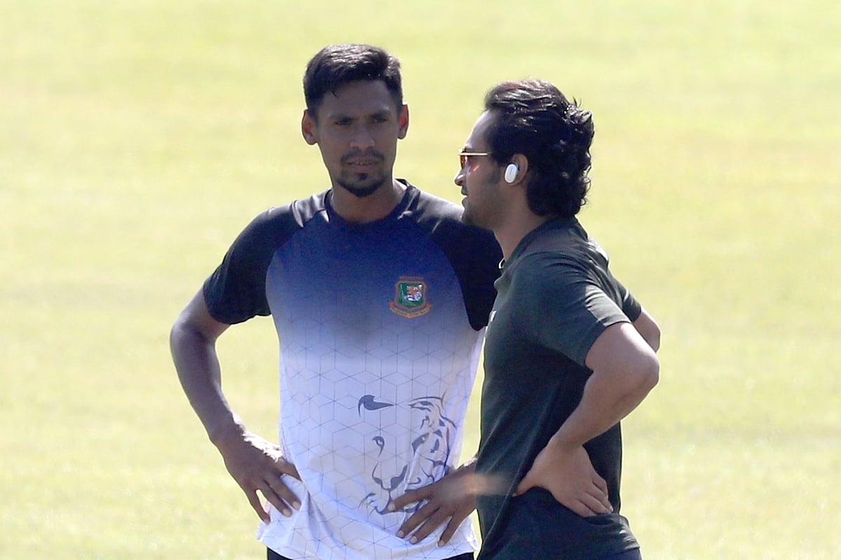 মোস্তাফিজুর রহমান ও সাকিব আল হাসান।