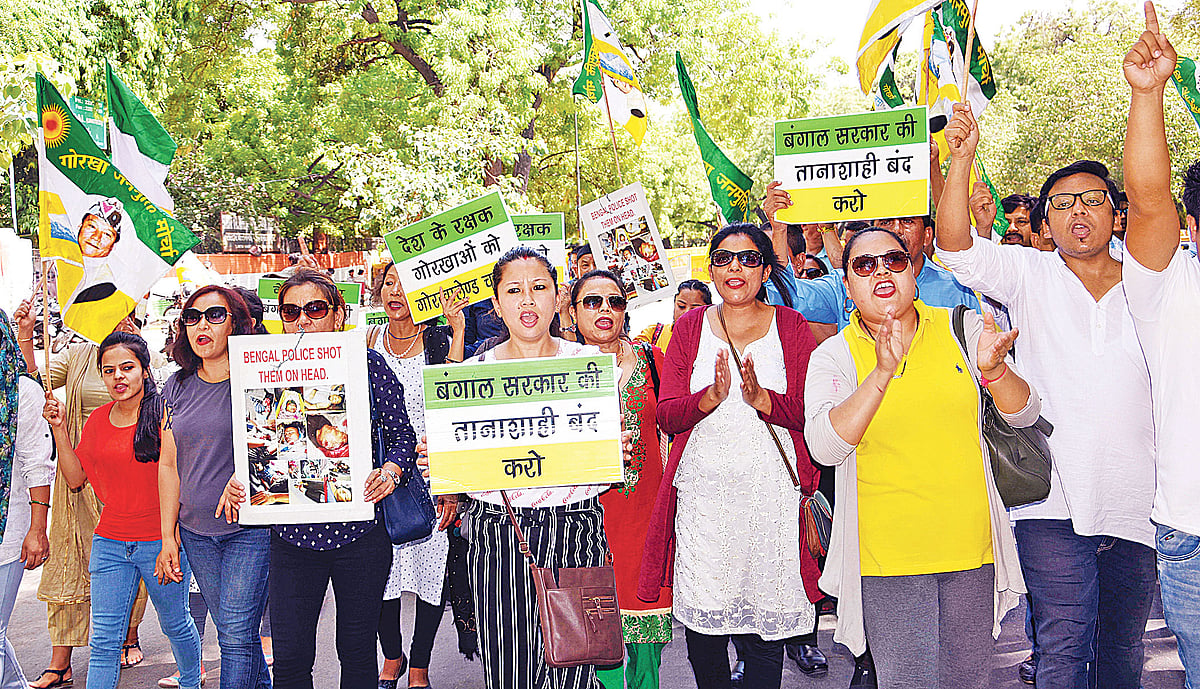 গোর্খা জনমুক্তি মোর্চার সমর্থকেরা বিভিন্ন দাবিতে দিল্লির যন্তর মন্তরে বিক্ষোভ করেন