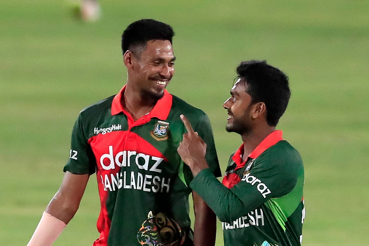 শ্রীলঙ্কার বিপক্ষে সিরিজের দুই ম্যাচে দারুণ পারফরম্যান্স করেন মিরাজ ও মোস্তাফিজ।