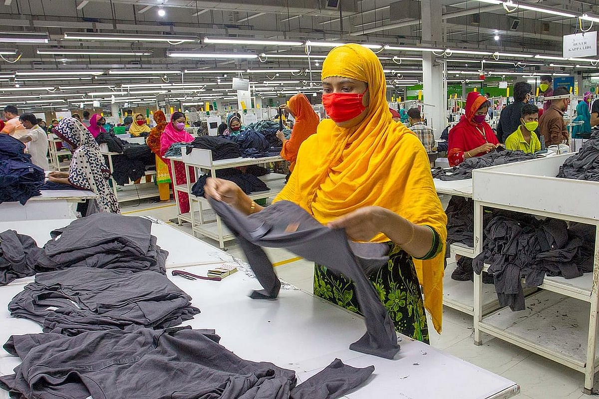 পোশাক খাত ব্যবস্থাপনায় সংস্কার দরকার। এ জন্য মালিকদের মনোভাব ও আচরণের সংস্কার সবচেয়ে জরুরি