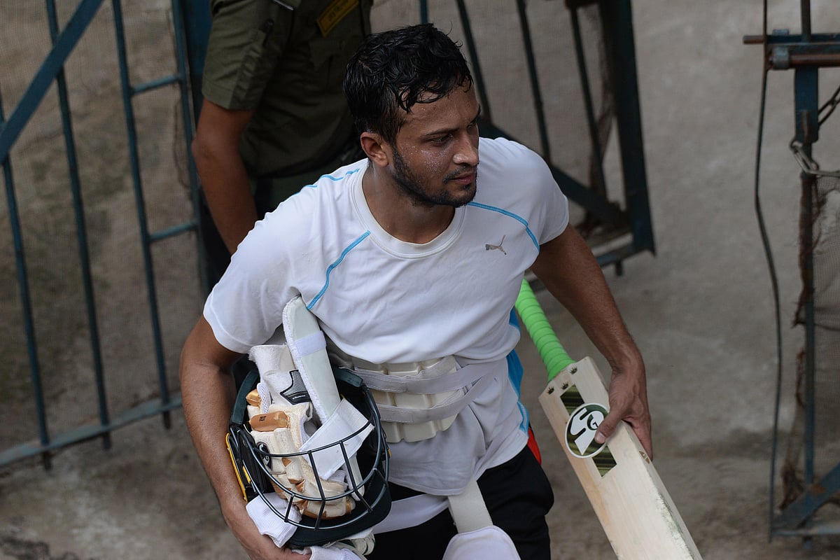 এলপিএলে খেলার আগ্রহ দেখিয়ে খেলোয়াড় ড্রাফটে নাম লিখিয়েছেন সাকিব আল হাসান।