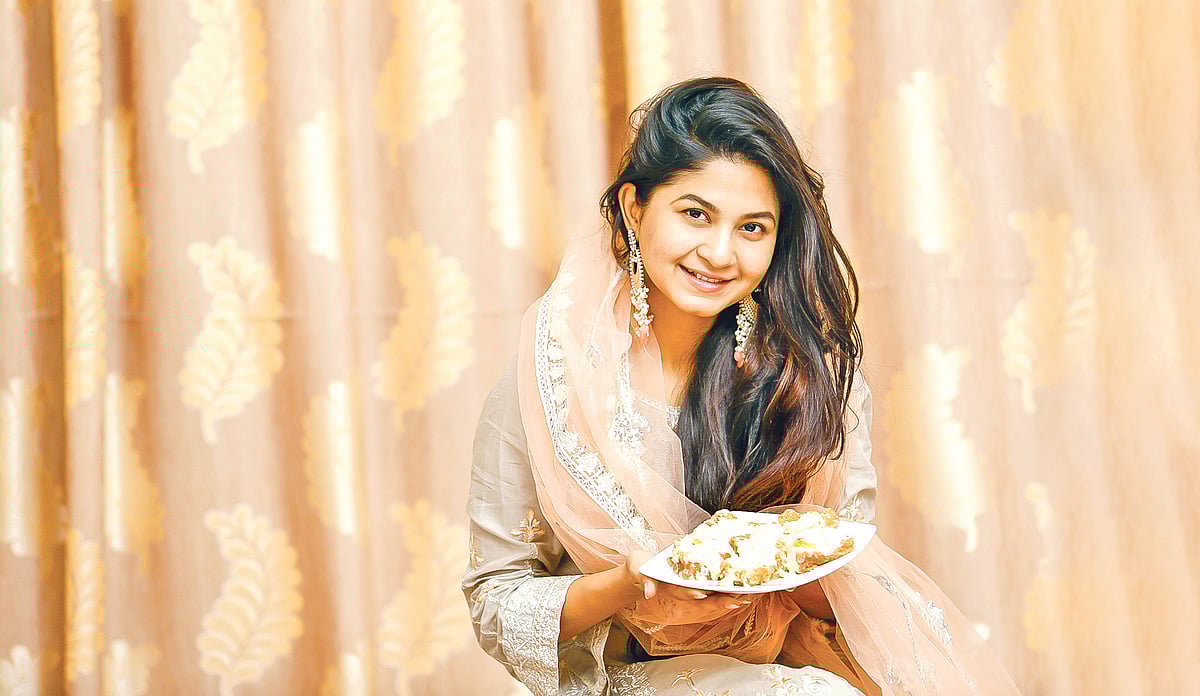 স্পর্শিয়া যখন রাঁধুনি।