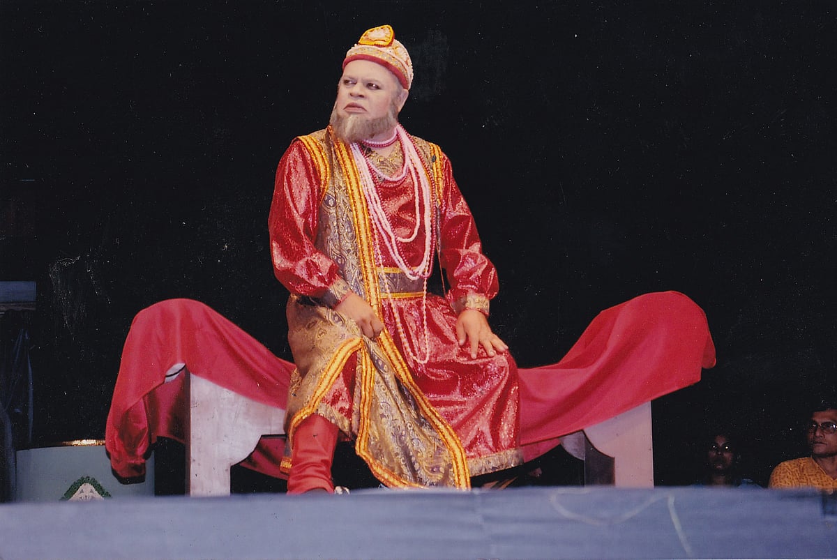 একটি যাত্রার দৃশ্যে মিলন কান্তি দে