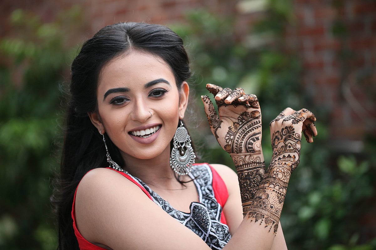 ঈদের আগে মেহেদি লাগানোটাও যেন আরেকটি উতসব