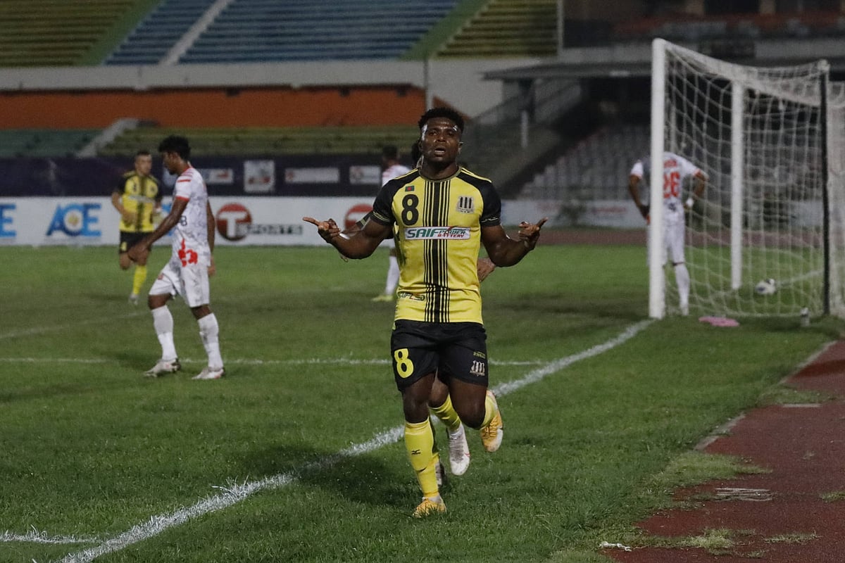 সাইফ স্পোর্টিংকে জেতাতে নাইজেরিয়ার জন ওকোলি করেছেন জোড়া গোল।