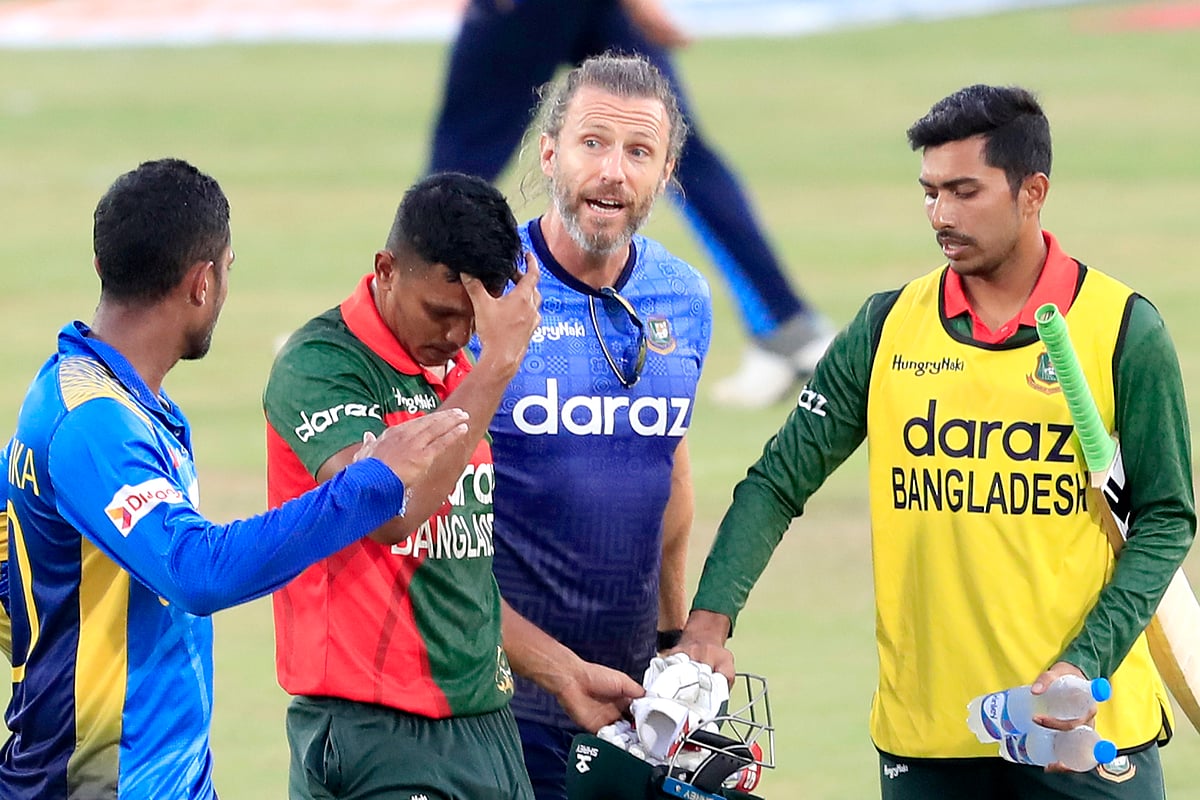 মাথায় আঘাত পেয়ে মাঠ ছাড়ছেন সাইফউদ্দিন