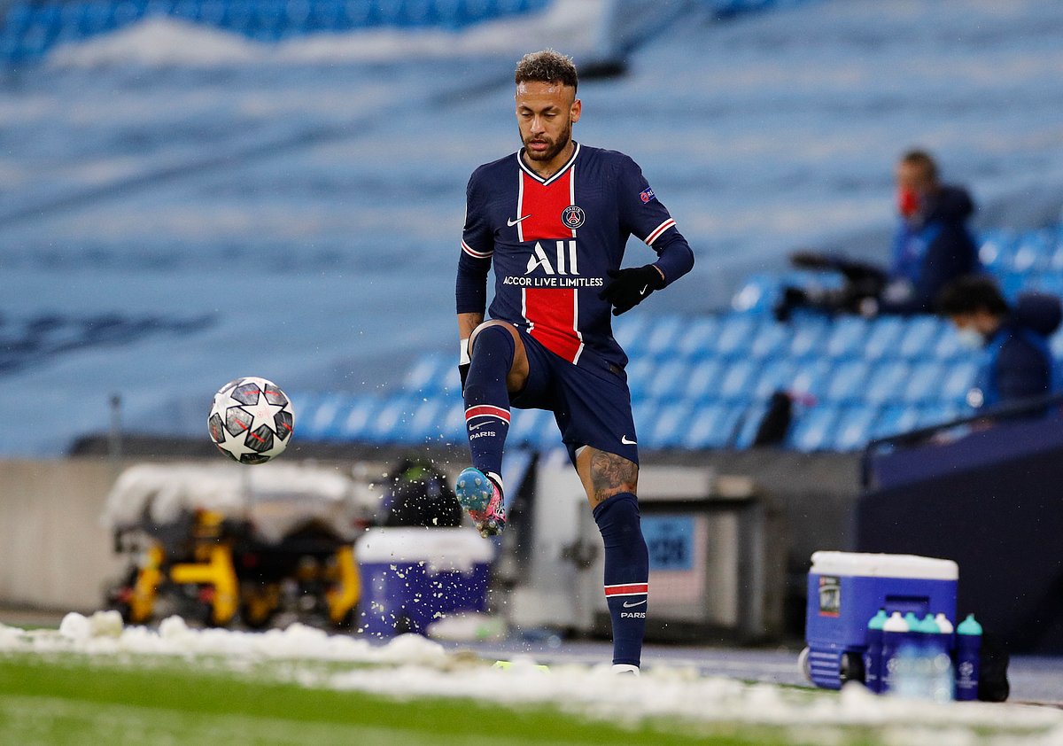 রোনালদোর সঙ্গে খেলতে চান নেইমার।