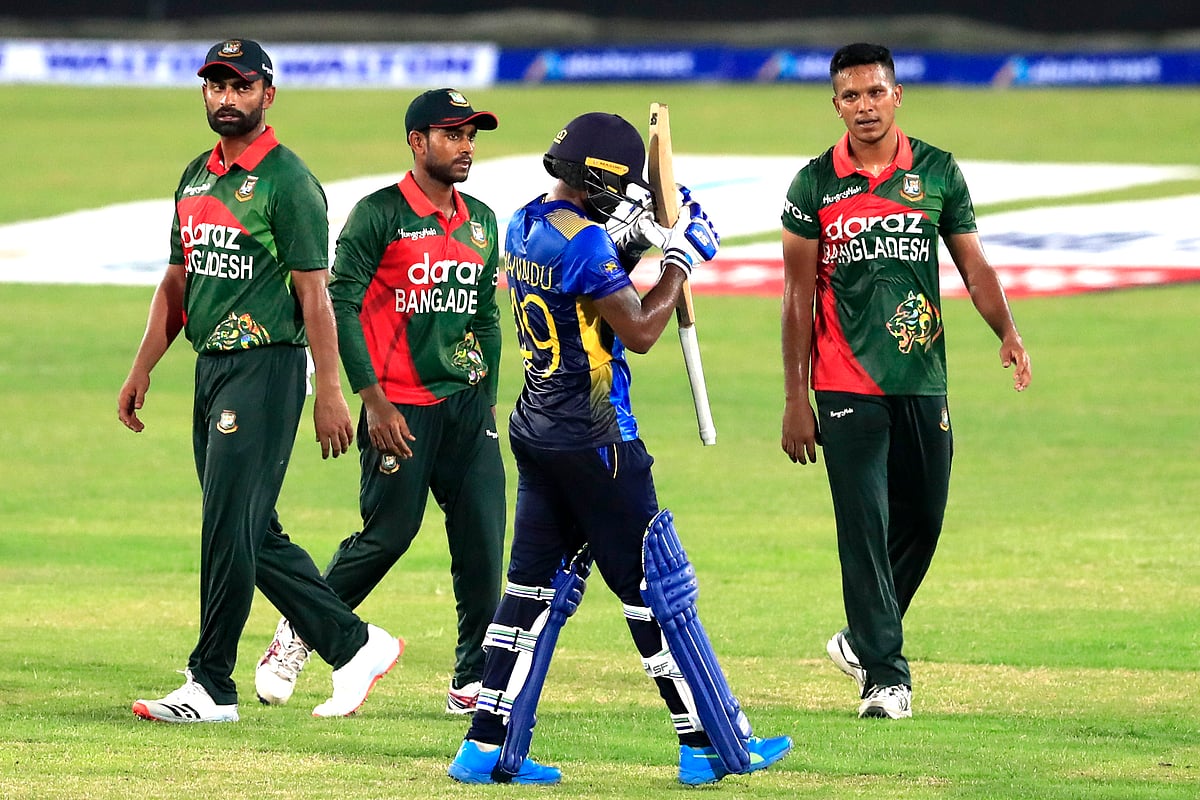 আপাতত বোলার সাইফউদ্দিনকেই বেশি ব্যবহার করছে বাংলাদেশ।