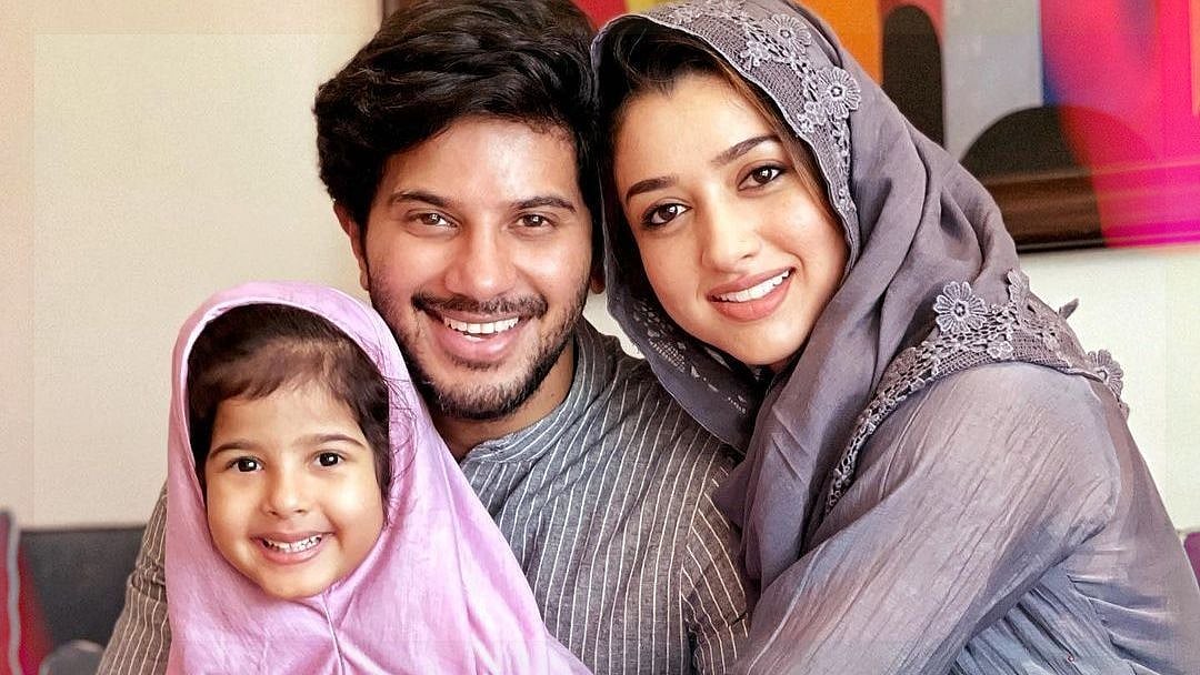 এই ছবিটি পোস্ট করে ঈদ মোবারক জানিয়েছেন দুলকার সালমান।