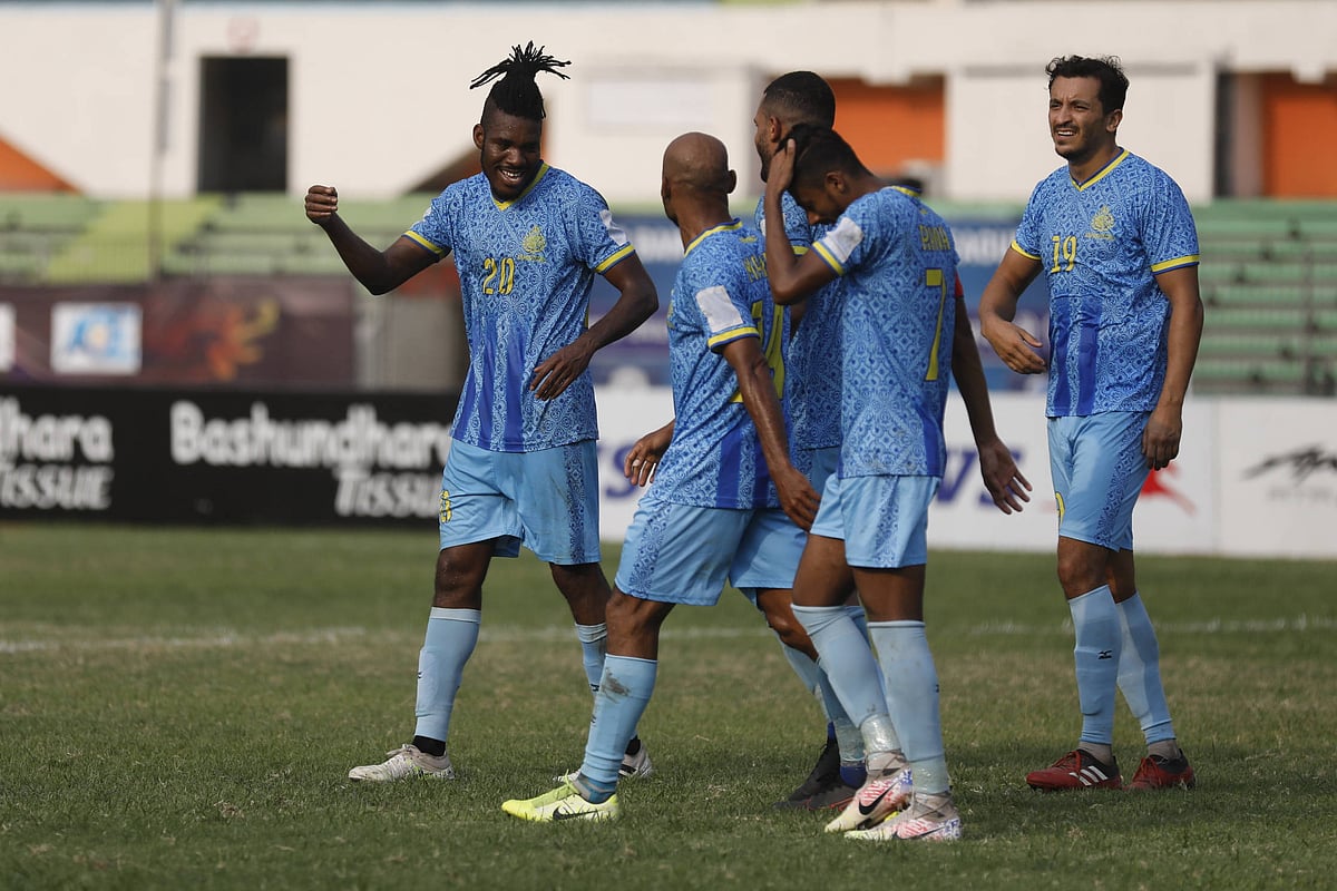 বেলফোর্টের গোল উদ্‌যাপনে সঙ্গী সতীর্থরা।