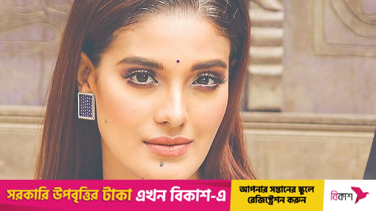 Kattalashtirilgan ayol onanizm video Kirishda rus porno